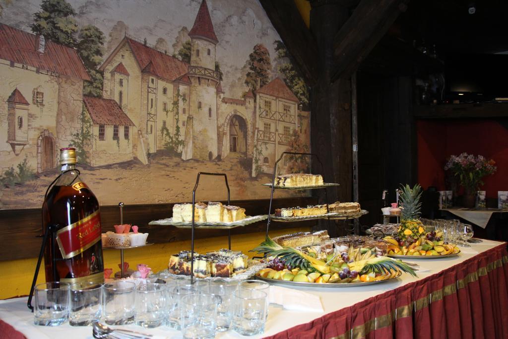 Eco Grill Hotel Restaurant Aquarius Lviv Extérieur photo