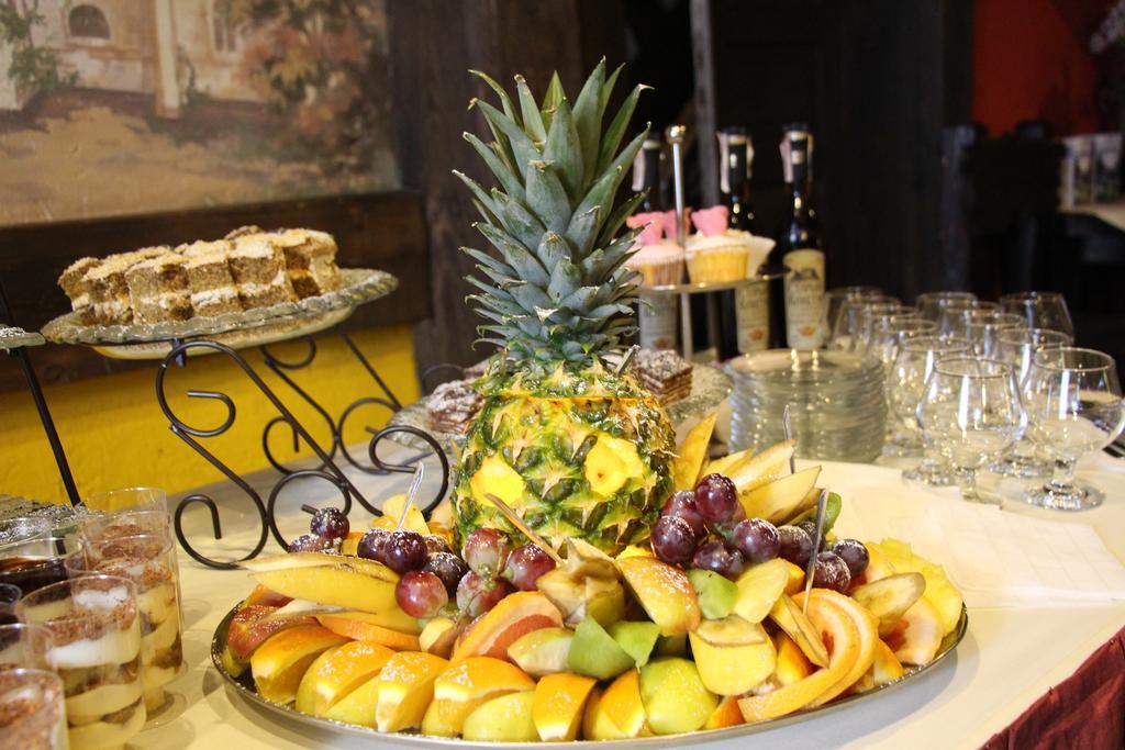 Eco Grill Hotel Restaurant Aquarius Lviv Extérieur photo